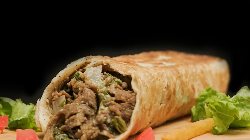 A long zurna meat dürüm